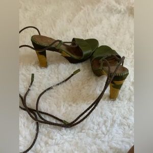 Nine West Women Heels 
Size: 6.5 
Color: Green/Brown Reptile Print 😍